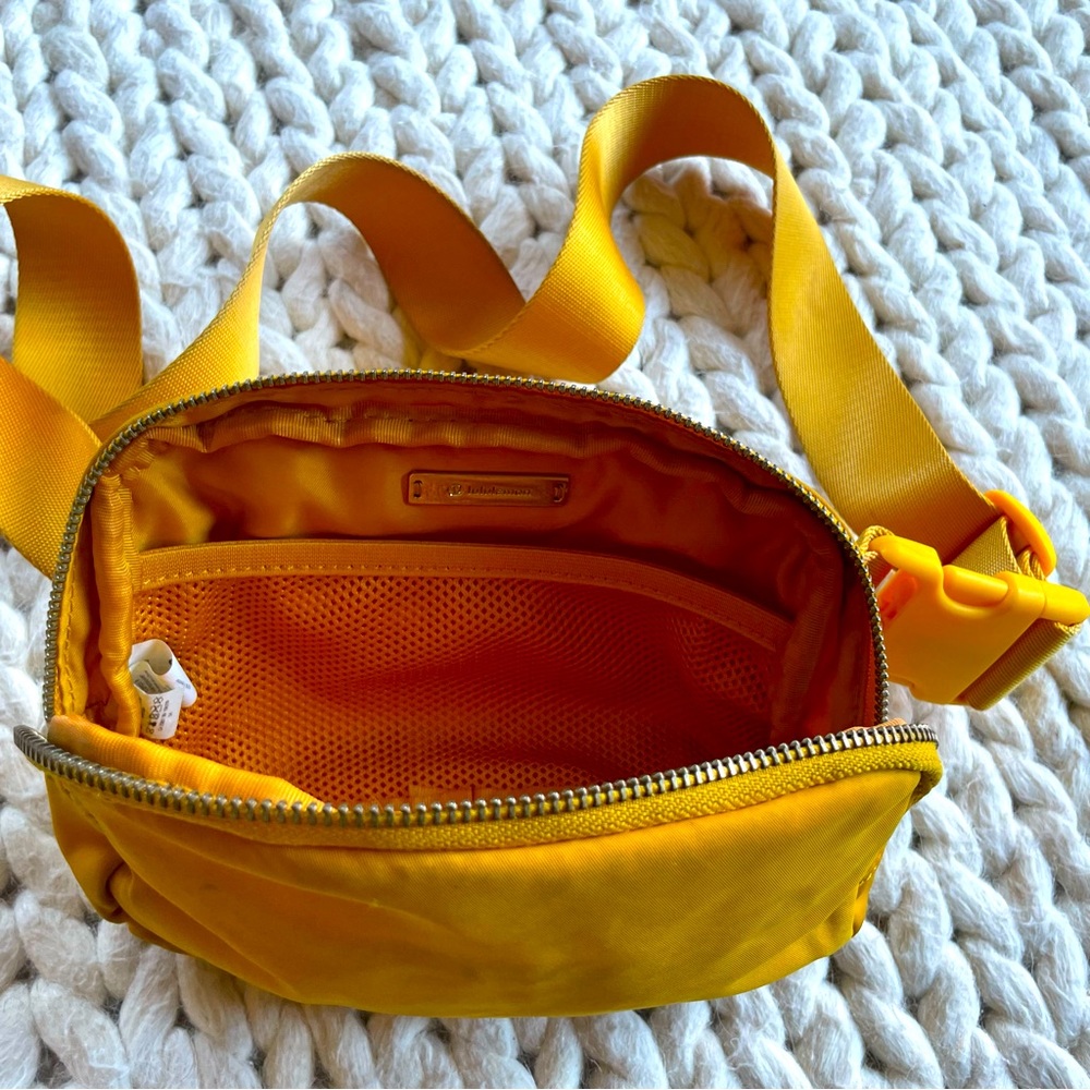 Lululemon Everywhere Belt Bag - Picture 7 of 9